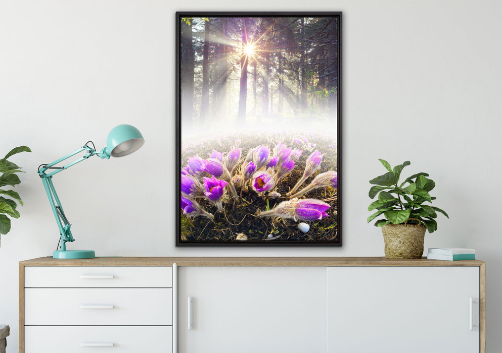 lila Blumen im Wald auf Leinwandbild gerahmt verschiedene Größen im Wohnzimmer