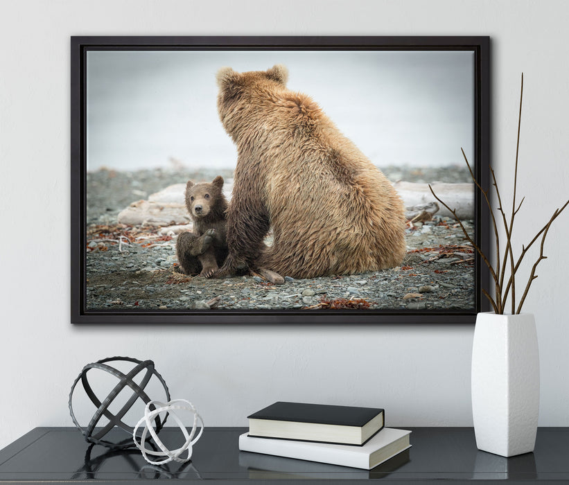 Bär mit Baby nach dem Baden auf Leinwandbild gerahmt mit Kirschblüten