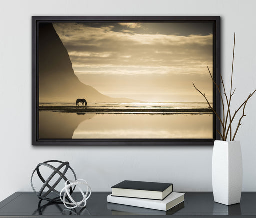 Pferd am Ufer einer Insel auf Leinwandbild gerahmt mit Kirschblüten