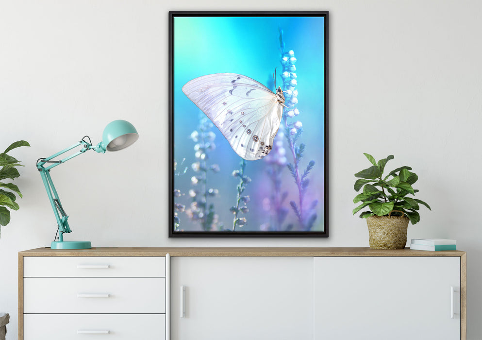 Schmetterling auf Blütenknospen auf Leinwandbild gerahmt verschiedene Größen im Wohnzimmer