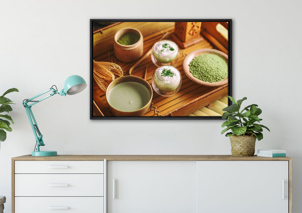 schön dekorierter Matcha Tee auf Leinwandbild gerahmt verschiedene Größen im Wohnzimmer