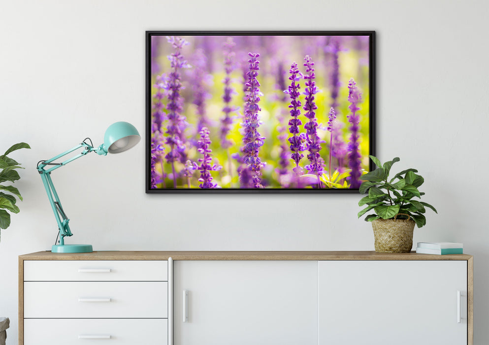 schöne violette Lavendelblüten auf Leinwandbild gerahmt verschiedene Größen im Wohnzimmer