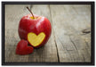 Herzschnitzerei in Apfel auf Leinwandbild gerahmt Größe 60x40