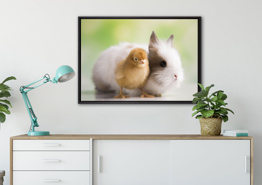 kleines Küken mit süßem Häschen auf Leinwandbild gerahmt verschiedene Größen im Wohnzimmer