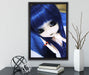 Pullip-Puppe mit blau Haaren auf Leinwandbild gerahmt mit Kirschblüten