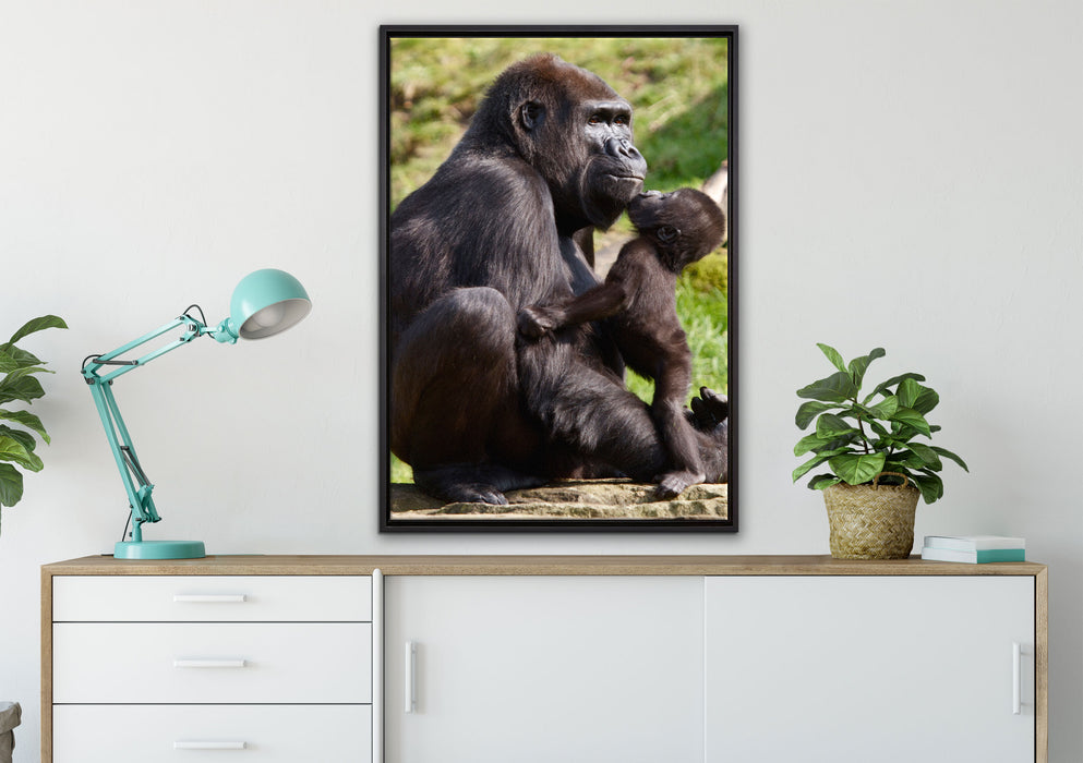 Gorilla-Baby küsst seine Mutter auf Leinwandbild gerahmt verschiedene Größen im Wohnzimmer