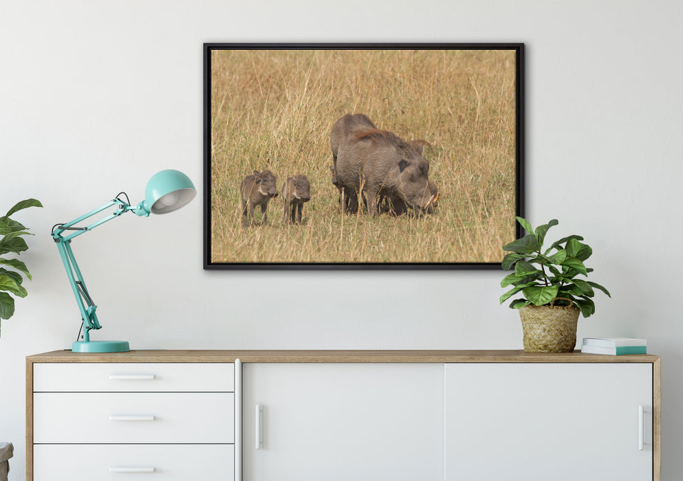 Warzenschweinfamilie Savanne auf Leinwandbild gerahmt verschiedene Größen im Wohnzimmer