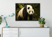 großer Pandabär auf Leinwandbild gerahmt verschiedene Größen im Wohnzimmer