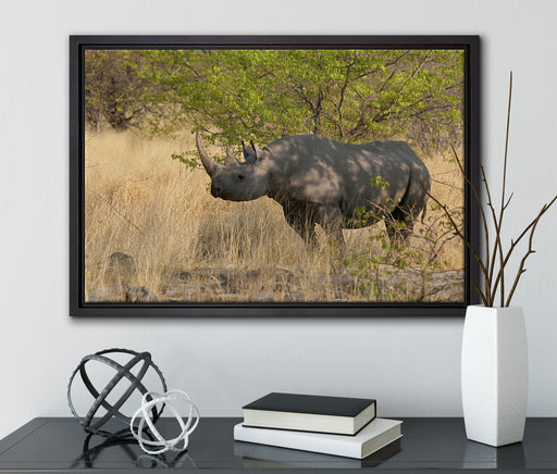 Nashorn in der Savanne auf Leinwandbild gerahmt mit Kirschblüten