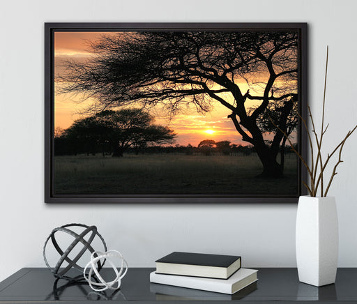 Savanne im Dämmerlicht auf Leinwandbild gerahmt mit Kirschblüten