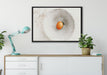 Ei in Keramikschale auf Leinwandbild gerahmt verschiedene Größen im Wohnzimmer