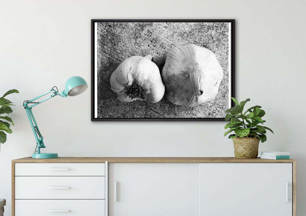 zwei Knoblauchknollen auf Leinwandbild gerahmt verschiedene Größen im Wohnzimmer