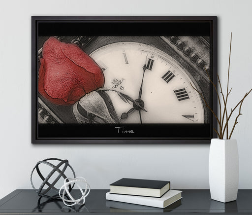 rote Rose auf alter Uhr auf Leinwandbild gerahmt mit Kirschblüten