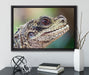großer Schuppenwaran auf Leinwandbild gerahmt mit Kirschblüten
