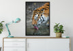 Tiger am Wasser auf Leinwandbild gerahmt verschiedene Größen im Wohnzimmer