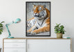 stolzer Tiger auf Leinwandbild gerahmt verschiedene Größen im Wohnzimmer