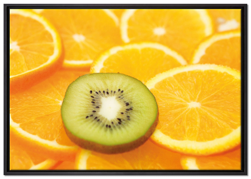 Kiwi verirrt in Orangenscheiben auf Leinwandbild gerahmt Größe 100x70