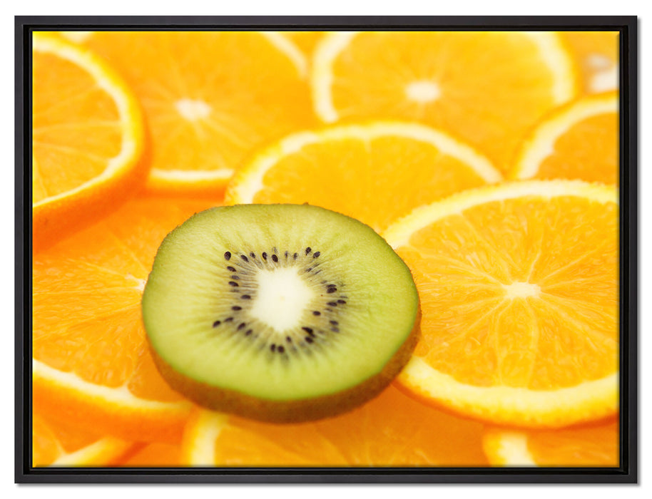 Kiwi verirrt in Orangenscheiben auf Leinwandbild gerahmt Größe 80x60