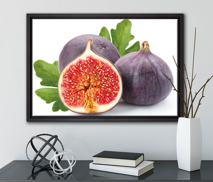 aufgeschnittene Feige auf Leinwandbild gerahmt mit Kirschblüten