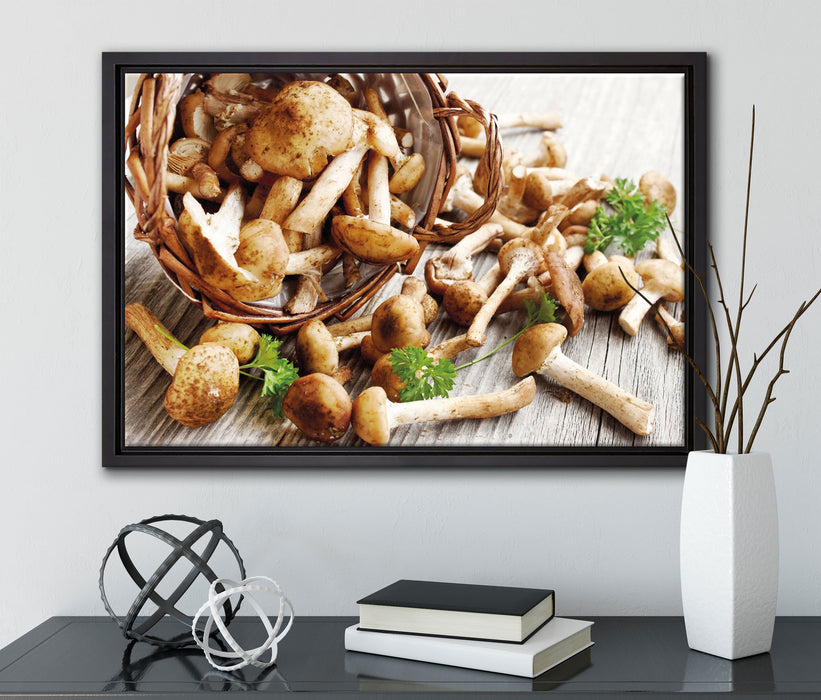 Pilzkörbchen auf Holz auf Leinwandbild gerahmt mit Kirschblüten