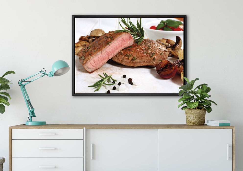 Saftiges Steak Medium auf Leinwandbild gerahmt verschiedene Größen im Wohnzimmer
