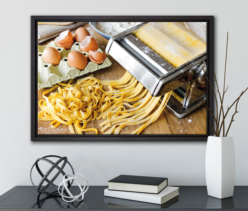 Nudelmaschine Pasta Italia auf Leinwandbild gerahmt mit Kirschblüten