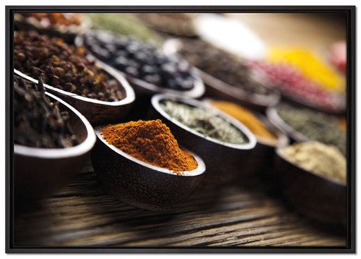 Gewürze auf Holztisch auf Leinwandbild gerahmt Größe 100x70