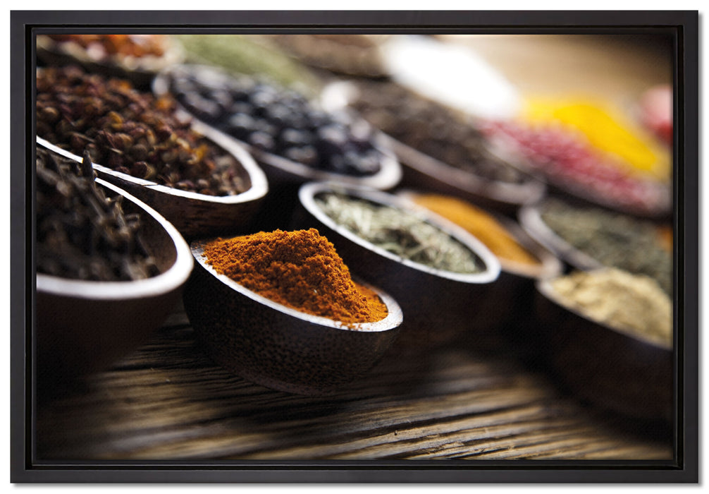 Gewürze auf Holztisch auf Leinwandbild gerahmt Größe 60x40