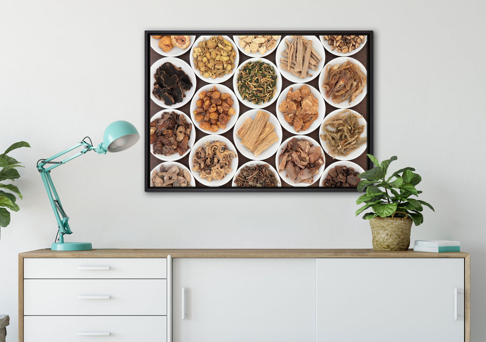 Gewürze in Schälchen auf Leinwandbild gerahmt verschiedene Größen im Wohnzimmer