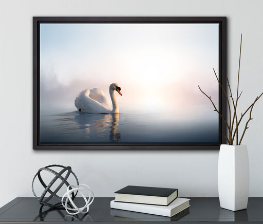 traumhafter weißer Schwan im See auf Leinwandbild gerahmt mit Kirschblüten