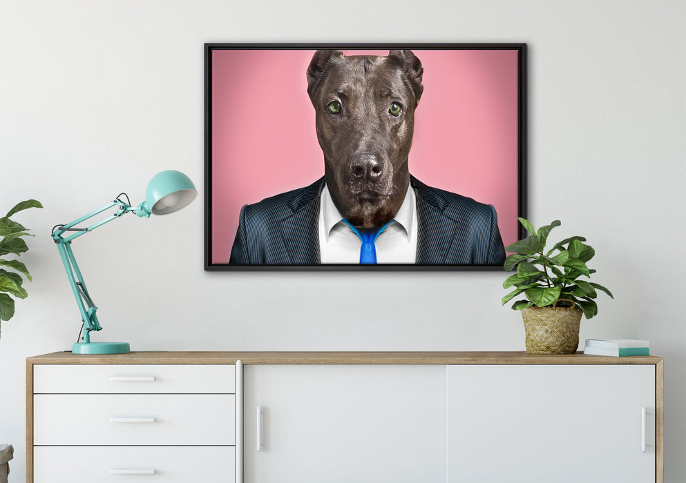 Manager Hund mit Anzug auf Leinwandbild gerahmt verschiedene Größen im Wohnzimmer