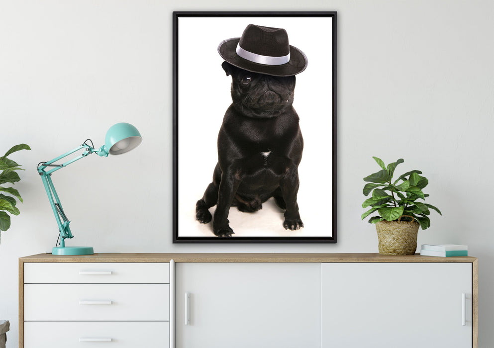 Mops mit Mafia Hut auf Leinwandbild gerahmt verschiedene Größen im Wohnzimmer