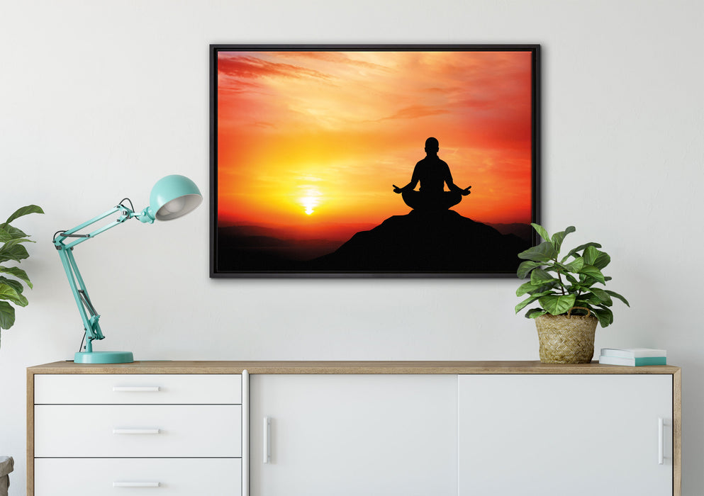 Meditation im Sonnenuntergang auf Leinwandbild gerahmt verschiedene Größen im Wohnzimmer