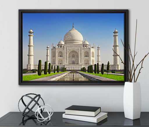 Gewaltiger Taj Mahal auf Leinwandbild gerahmt mit Kirschblüten