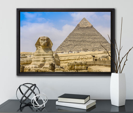 Sphinx von Gizeh mit Pyramide auf Leinwandbild gerahmt mit Kirschblüten