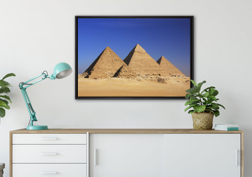 Pyramiden von Gizeh auf Leinwandbild gerahmt verschiedene Größen im Wohnzimmer