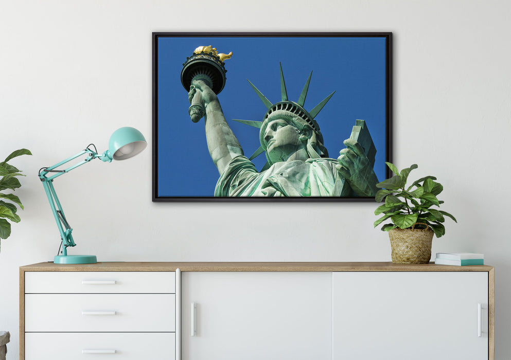 Freiheitsstatue in New York auf Leinwandbild gerahmt verschiedene Größen im Wohnzimmer