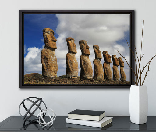 Moai Statuen auf den Osterinseln auf Leinwandbild gerahmt mit Kirschblüten