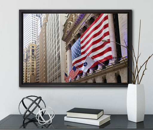 Amerikanische Flagge in New York auf Leinwandbild gerahmt mit Kirschblüten