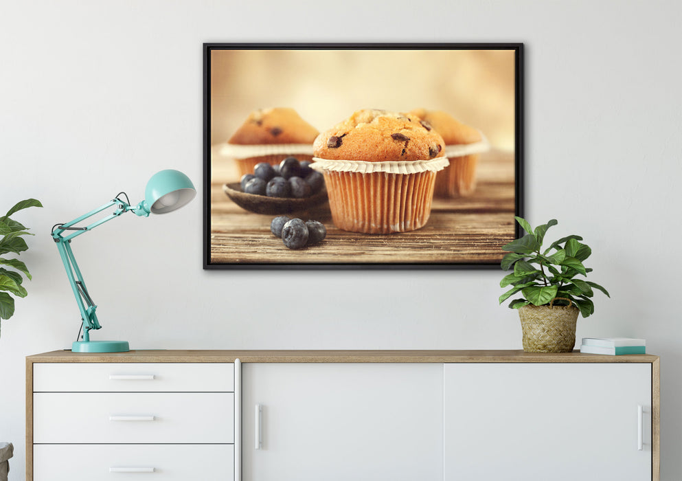 Muffins mit Blaubeeren auf Leinwandbild gerahmt verschiedene Größen im Wohnzimmer