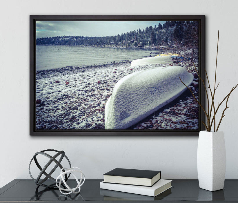 Boote im Winter auf Leinwandbild gerahmt mit Kirschblüten