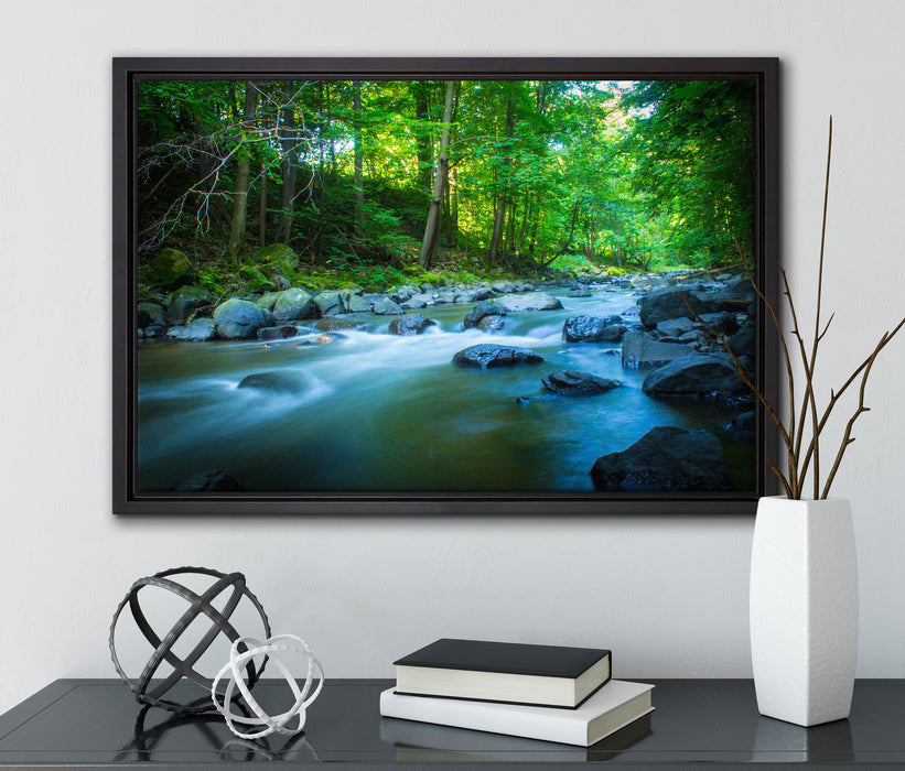 Fluss mit Steinen auf Leinwandbild gerahmt mit Kirschblüten