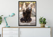 Bär sagt Hallo auf Leinwandbild gerahmt verschiedene Größen im Wohnzimmer