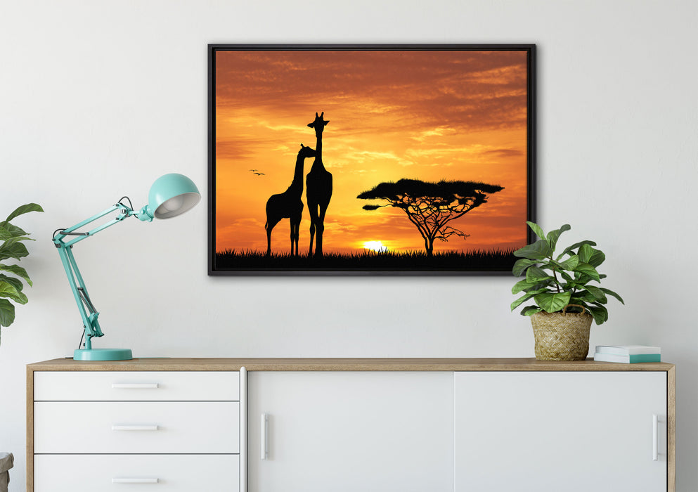 Giraffen im Sonnenuntergang auf Leinwandbild gerahmt verschiedene Größen im Wohnzimmer