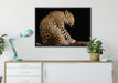 Anmutiger Leopard auf Leinwandbild gerahmt verschiedene Größen im Wohnzimmer