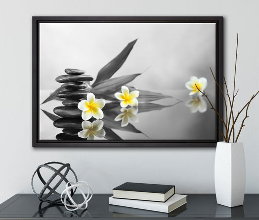 Monoi Blüten Zen Steinturm auf Leinwandbild gerahmt mit Kirschblüten