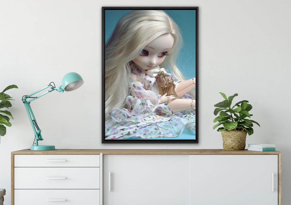 blonde Pullip-Puppe mit Vogelkäfig auf Leinwandbild gerahmt verschiedene Größen im Wohnzimmer