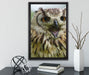 große Waldeule gähnt auf Leinwandbild gerahmt mit Kirschblüten