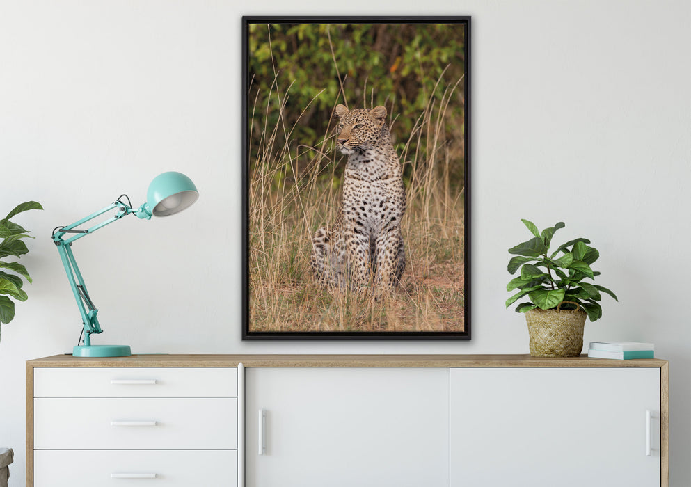anmutiger Leopard im hohen Gras auf Leinwandbild gerahmt verschiedene Größen im Wohnzimmer