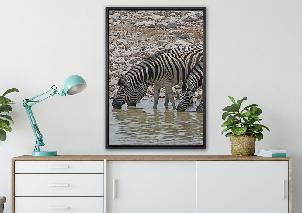 Zebraherde am Wasserloch auf Leinwandbild gerahmt verschiedene Größen im Wohnzimmer